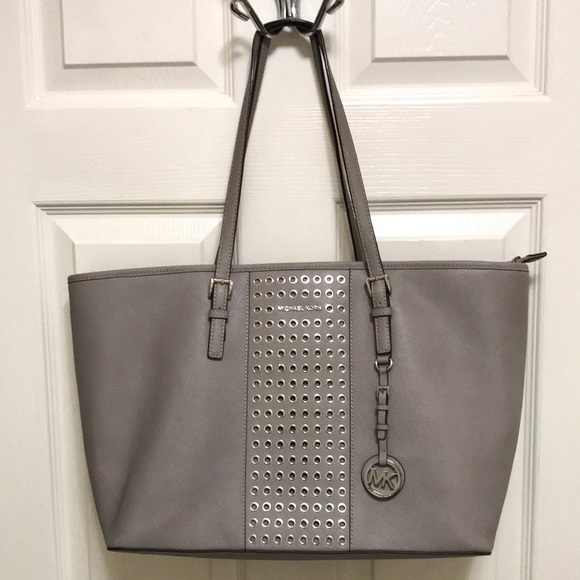 Michael Kors Jet Set Grommet Leather Tote - Picture 5 of 16